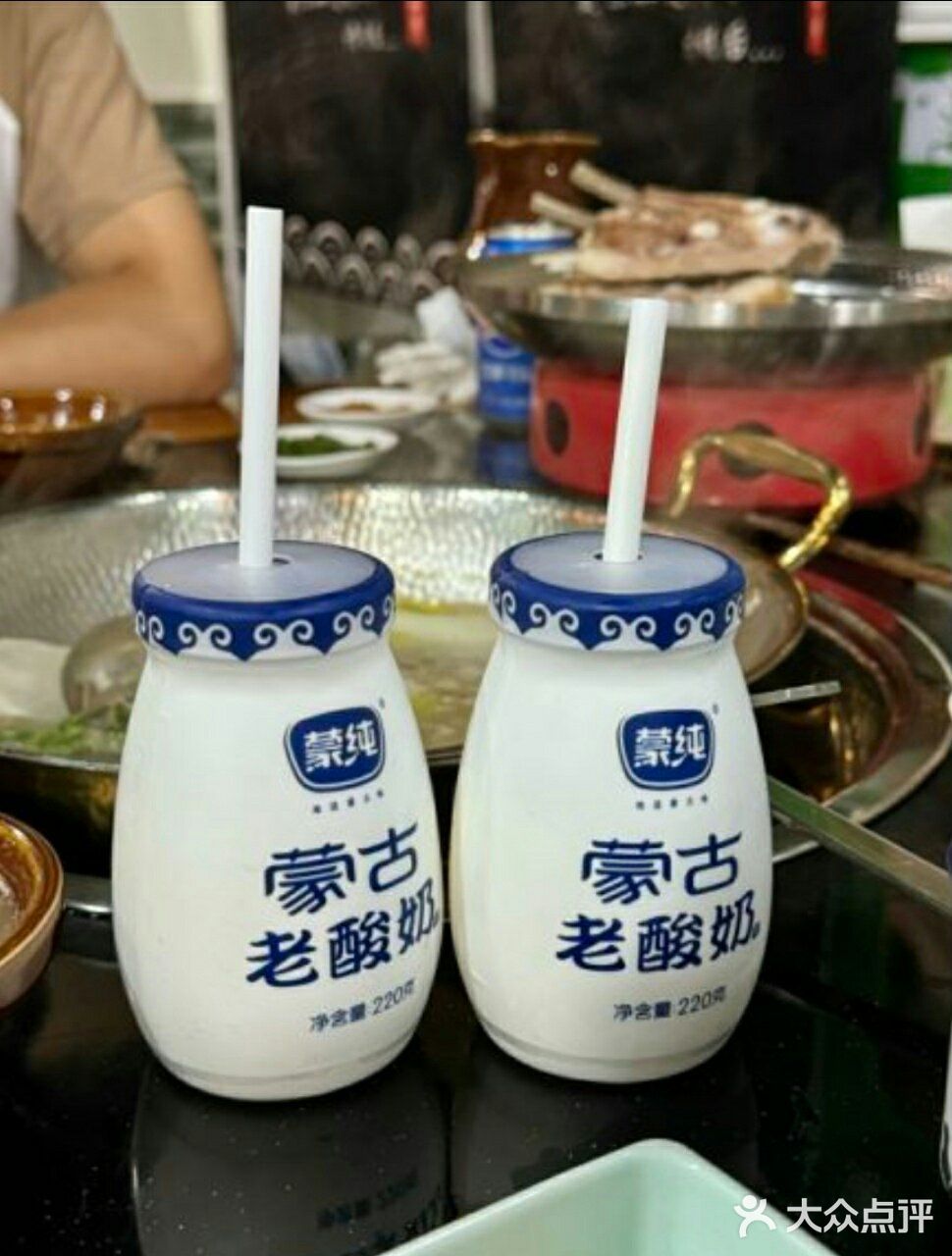 淳蒙内蒙羊肉馆。他们家有经典的烫皮羊肉