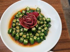 黑椒牛肉拼秋葵-将相和·海鲜蒸饺大连菜