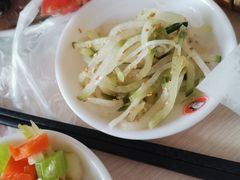 免费咸菜-闫家驴肉老店(华电一校店)