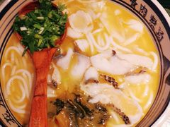 -鑫花溪牛肉米粉(东环大润发店)