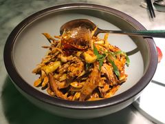 敲糖棒棒鸡-辛香汇·现炒川菜(淮海路百盛店)