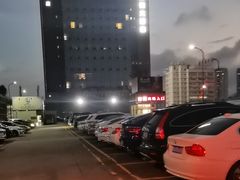 -鸿通城购物中心