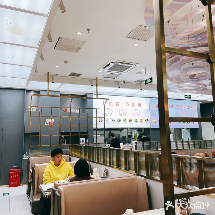 他家的食材非常新鲜 听说这里的厨师都是在十年之上