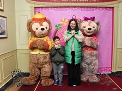 -小镇影院迪士尼小熊Duffy与他的朋友合影地