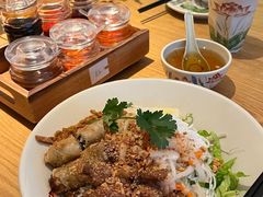 -大头虾越式风味餐厅(光明广场店)