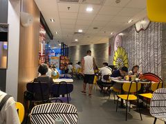 用餐区-麦当劳(广州新港东路第二分店)