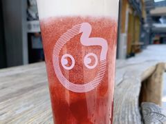奶霜草莓果茶-CoCo都可(湖滨银泰店B区店)