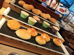 -宝利来国际大酒店-凤凰阁旋转餐厅