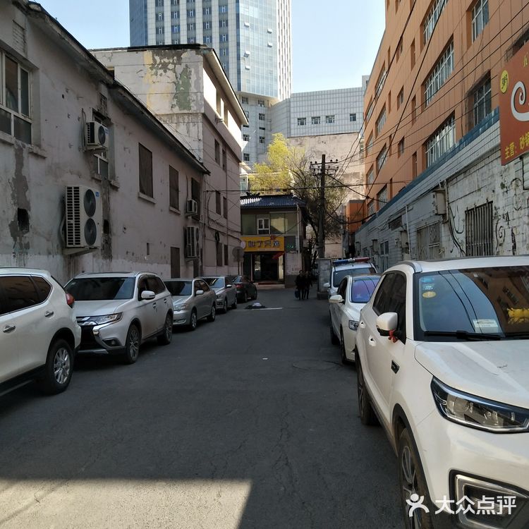 车市巷，一条贯穿人民路与中山路的小巷，一条曾经买卖拉