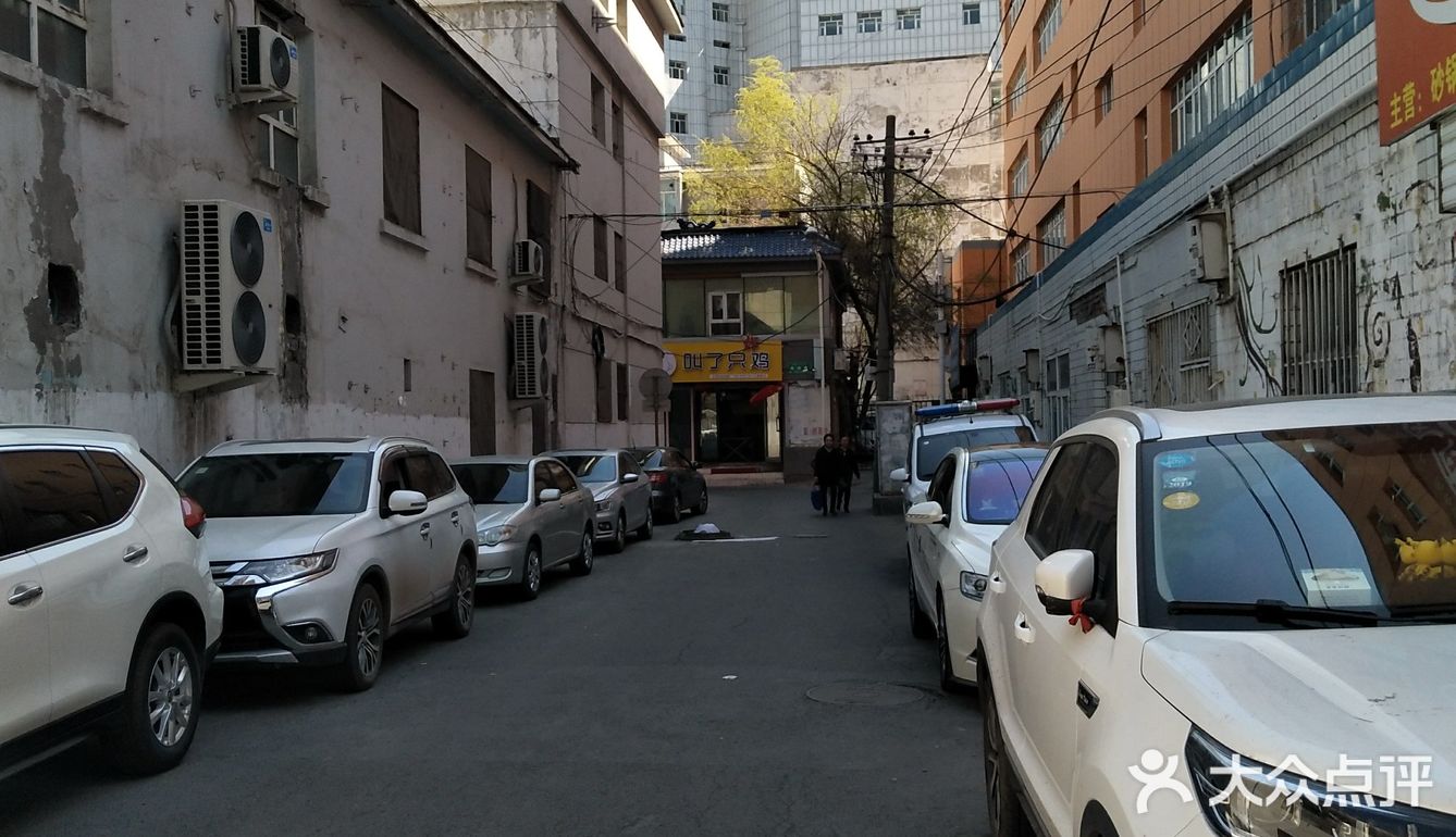 车市巷，一条贯穿人民路与中山路的小巷，一条曾经买卖拉
