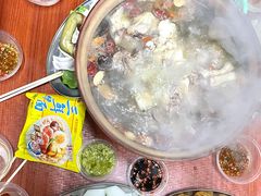 炭炉果鸡煲-威邵鸡煲(西华路总店)