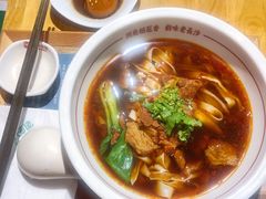 招牌红烧牛肉米粉-呷佬·长沙手工米粉(金沙江路店)
