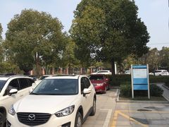 -房地产交易中心-停车场