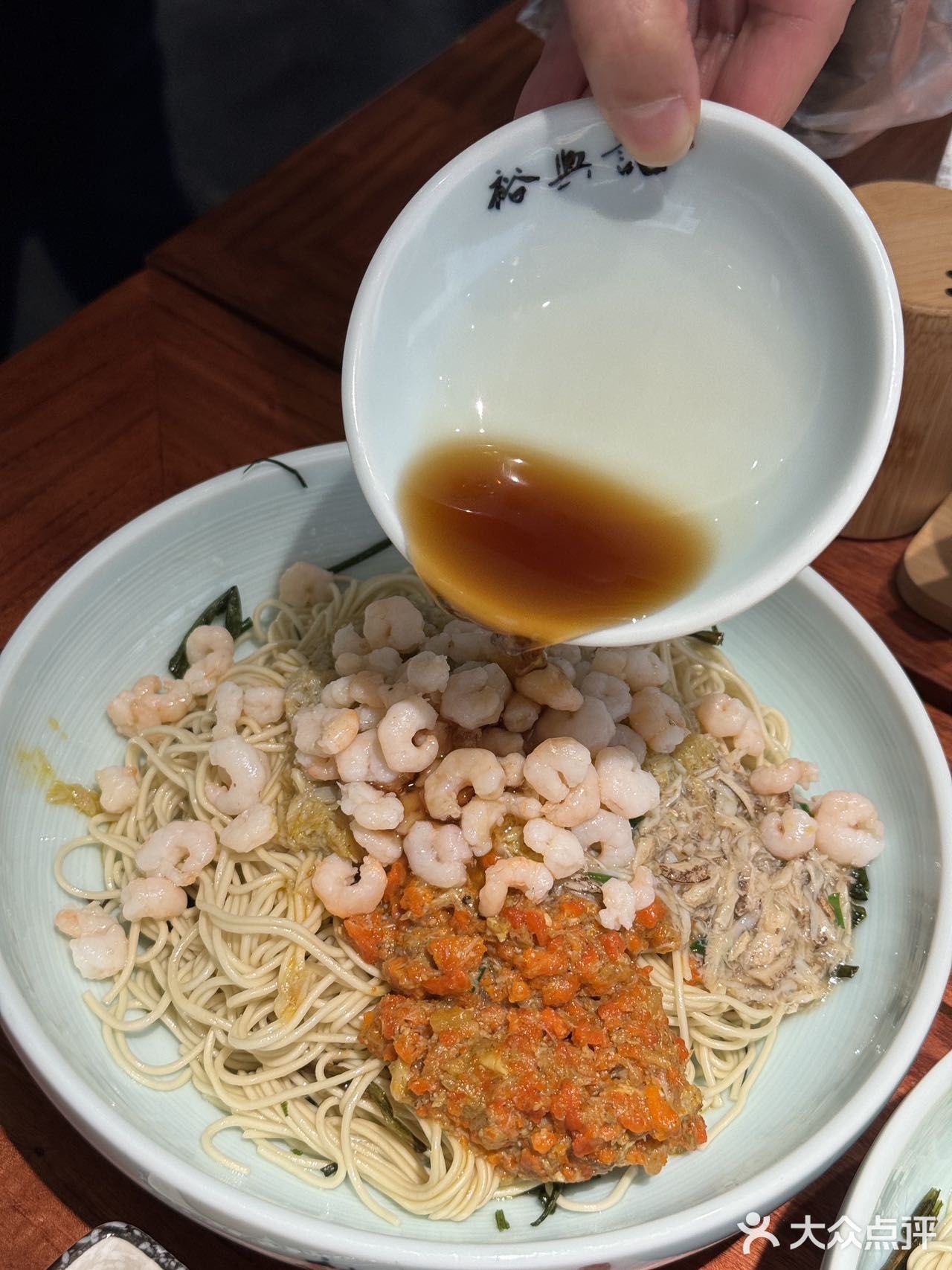 在上海,不容错过的一碗蟹粉面🍜