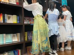 -钟书阁(松江泰晤士小镇店)