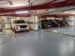-理想汽车(世纪汇店)