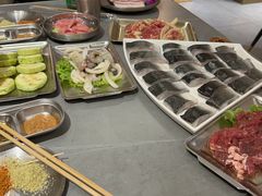 -围炉肉舍•炭烤活鳗•丹东海鲜烤肉(步行街店)