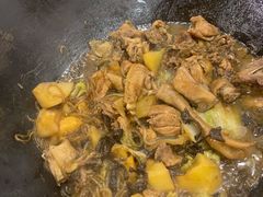 -粘豆包柴火铁锅炖