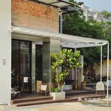 啡飲半醺，似苦若甘，以克苦淬煉著幸福的厚度。