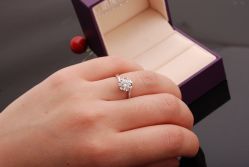 嘻嘻嘻嘻，看着都开心呢-威德钻石-克拉钻大本营(南京东路店)