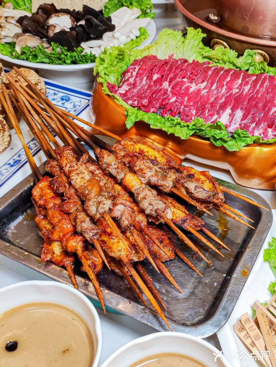 涮肉、烤串，在揽月斋都能吃到~