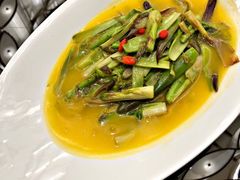 鸡汁上汤树头菜-大理实力希尔顿酒店御璽中餐厅YUXI – CHINESE RESTAURANT