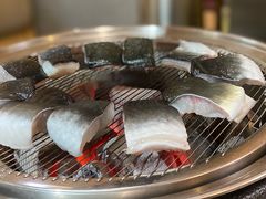 -围炉肉舍•炭烤活鳗•丹东海鲜烤肉(步行街店)