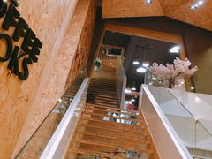 -新华里咖啡书吧(新华书店小寨店)