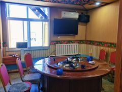-乡村木柴铁锅炖饭店