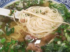 酸菜牛肉拉面-陇兴楼(西安咸阳国际机场店)