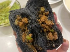 黑猪肉黑金包-李与白包子铺(桐梓林店)