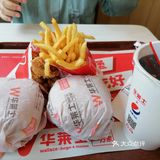 上街区人气比较旺的快餐店，非华莱士莫属