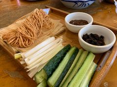 煎饼卷大葱-台儿庄一绝运河鱼馆枣庄辣子鸡(古城西门店)