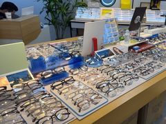 -天空之镜眼镜店蔡司依视路配镜授权零售店(望京颐堤港店)