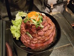 生鸡蛋牛肉丼-Red Rock(原宿店)