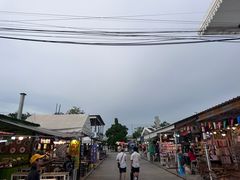 -席娜卡琳火车铁道夜市