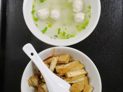 -松树干拌面店