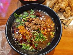 -爆炸头阿姨小四川正宗川味小吃(无任何分店)