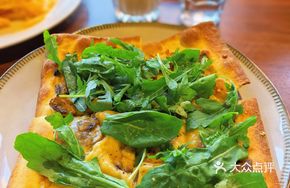 Truffle Mushroom Cheese Cracker Pizza
