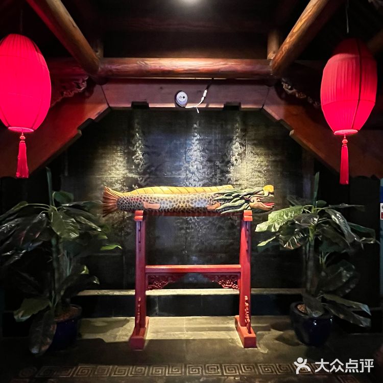 饭馆，更像是戏馆