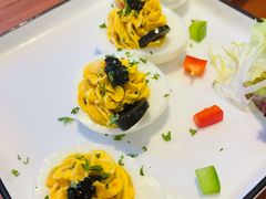 酿鸡蛋沙拉配鱼子酱-帕歌西班牙餐厅paco tapas