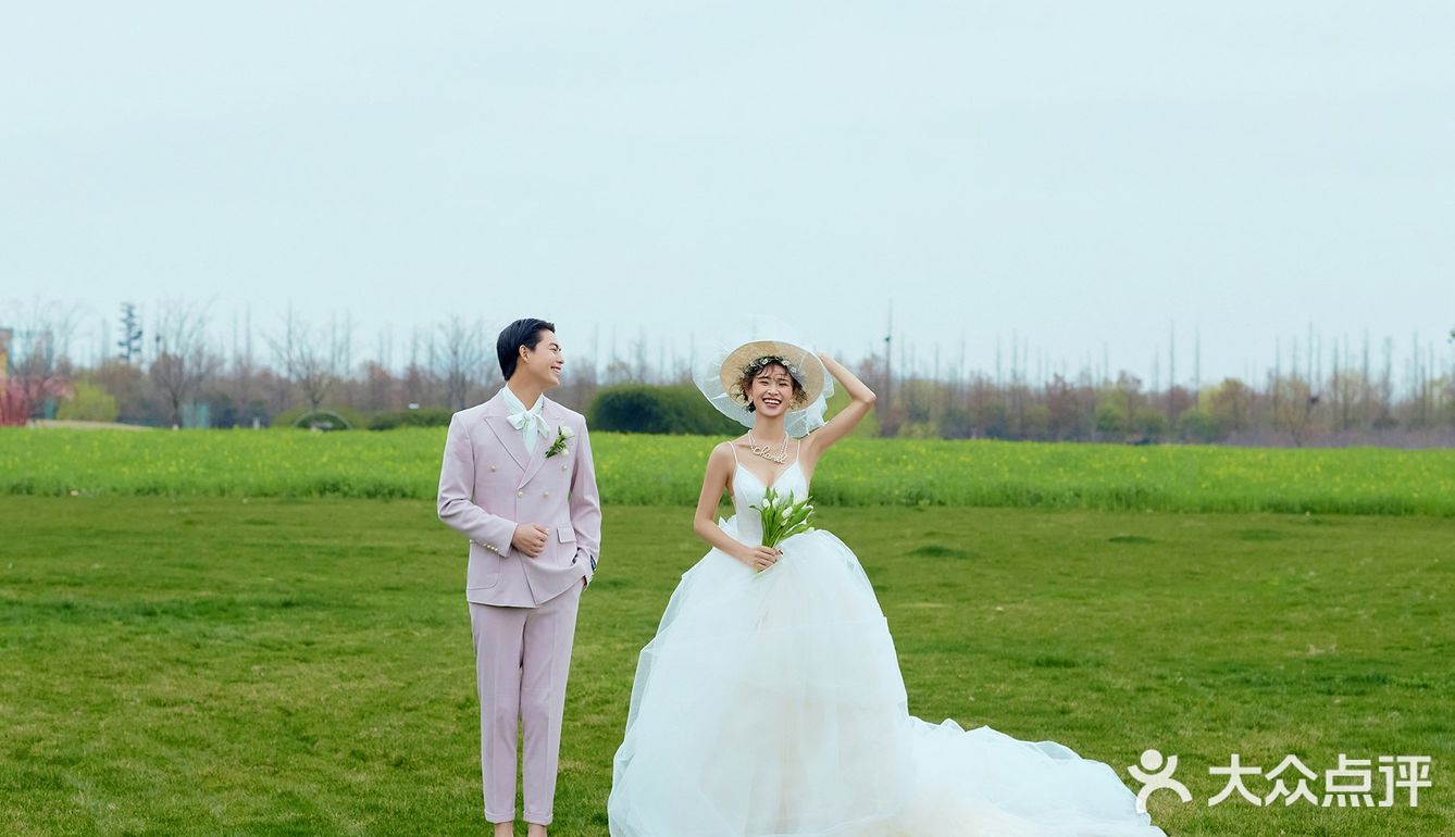 清新甜蜜的森系婚纱照