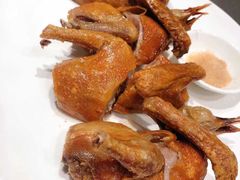 脆皮乳鸽-望乡楼上海菜(日月光店)