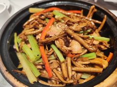 茶树菇拼嫩笋-火啫啫·粤式啫啫煲(南通首店)