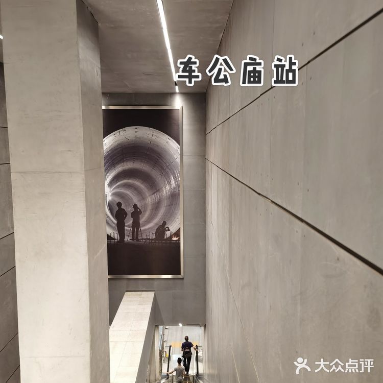 地铁艺术墙,你是否停下脚步看一眼