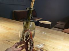 红豆碱水面包-天井·丑面包搭咖啡