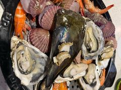 老灶蒸汽海鲜锅-巧克力渔家.小船海鲜胶东菜(万平口店)