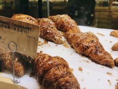 焦糖牛角包-PAPER STONE BAKERY(天环店)