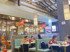 大堂-阿瓦山寨·湘菜现炒·剁椒鱼头王(咸阳总店)