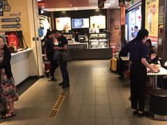 -麦当劳(汉口火车站候车室店)